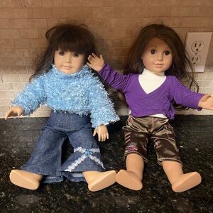 2 American Girl dolls with accessories